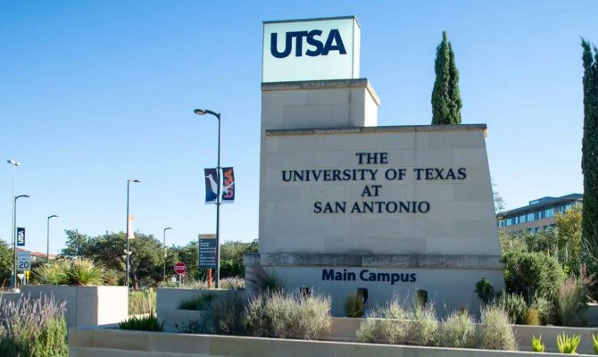 UTSA entrance sign at the front of the institution
