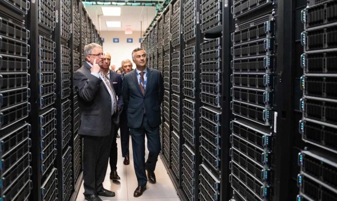 Texas Engineers give Portuguese government officials a tour of UT facilities. 